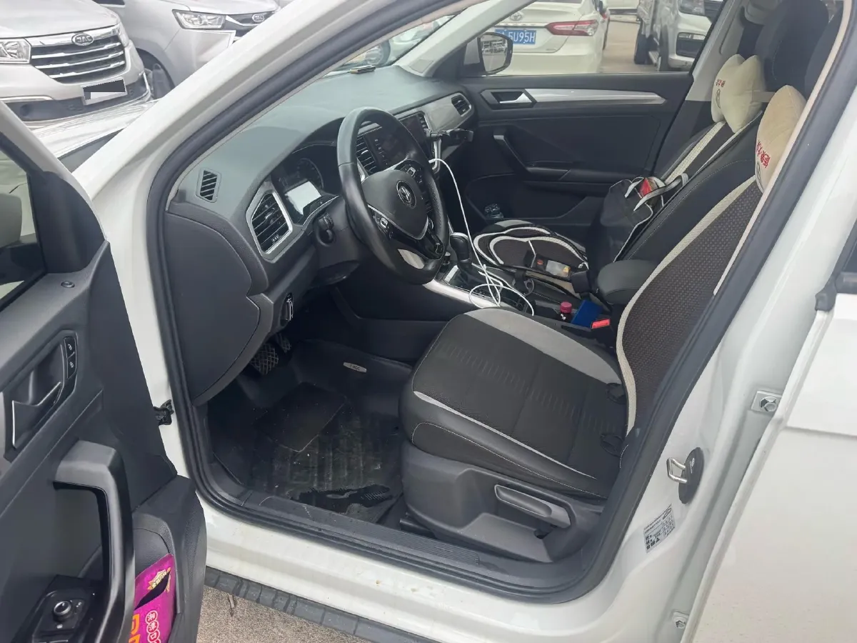 2022 Volkswagen T-Roc 1.4T 150HP L4 7DCT,autocango,china used car exporter,china ev exporter,chinese used car exporter,chinese used ev exporter