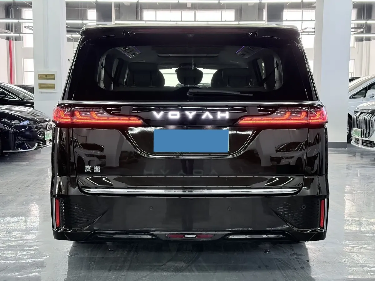 2025 Voyah Dream 1.5T 150HP L4 PHEV 41.7KWH,autocango,china used car exporter,china ev exporter,chinese used car exporter,chinese used ev exporter
