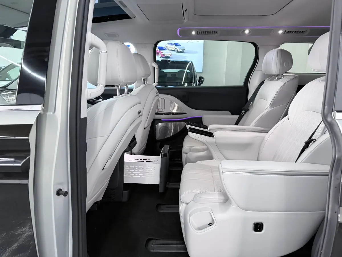 2025 Voyah Dream 1.5T 150HP L4 PHEV 41.7KWH,autocango,china used car exporter,china ev exporter,chinese used car exporter,chinese used ev exporter