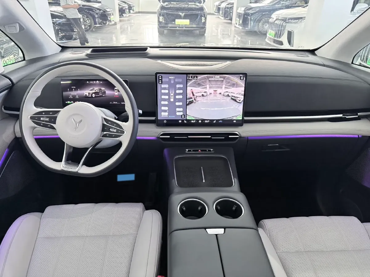 2025 Voyah Dream 1.5T 150HP L4 PHEV 41.7KWH,autocango,china used car exporter,china ev exporter,chinese used car exporter,chinese used ev exporter