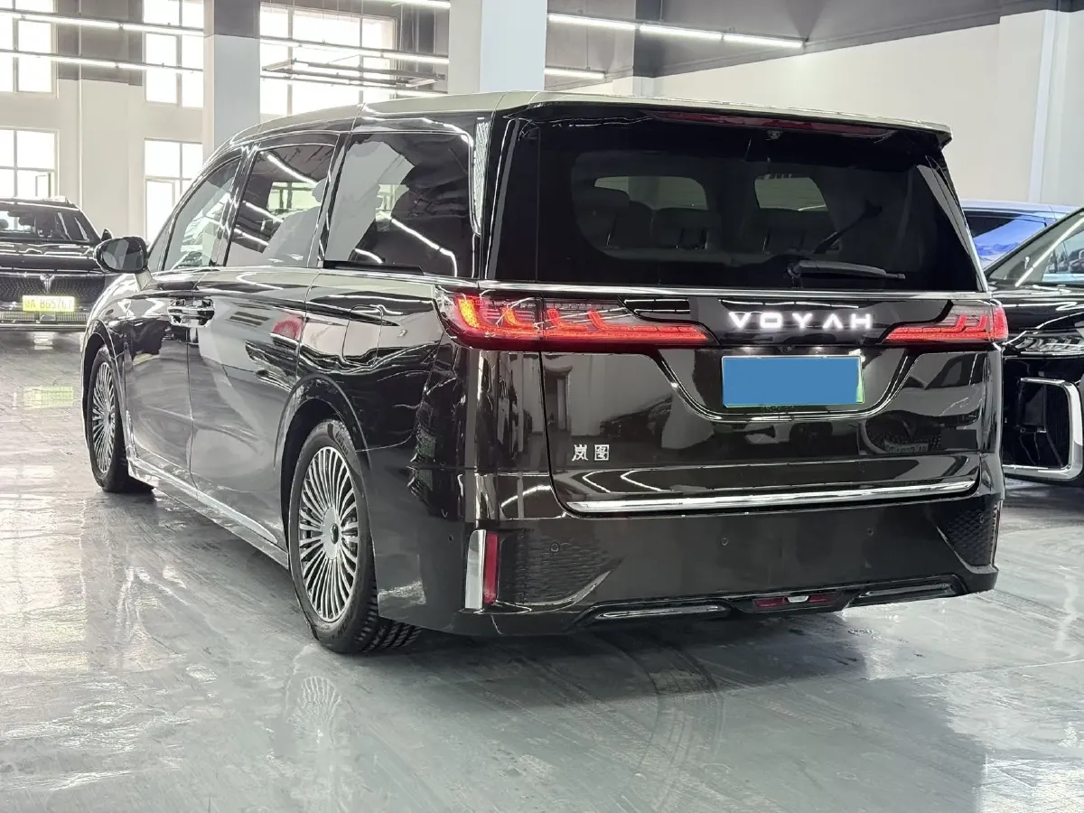 2025 Voyah Dream 1.5T 150HP L4 PHEV 41.7KWH,autocango,china used car exporter,china ev exporter,chinese used car exporter,chinese used ev exporter