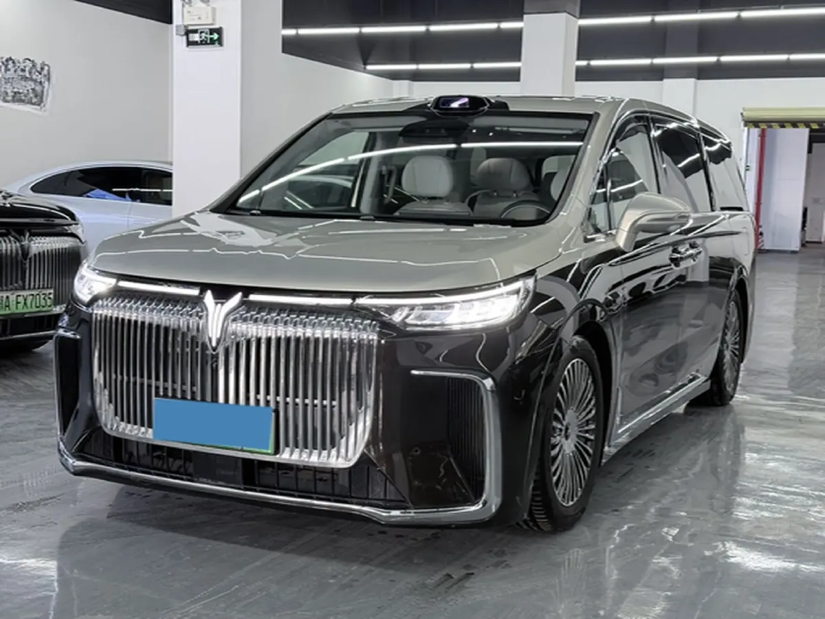 2025 Voyah Dream 1.5T 150HP L4 PHEV 41.7KWH,autocango,china used car exporter,china ev exporter,chinese used car exporter,chinese used ev exporter