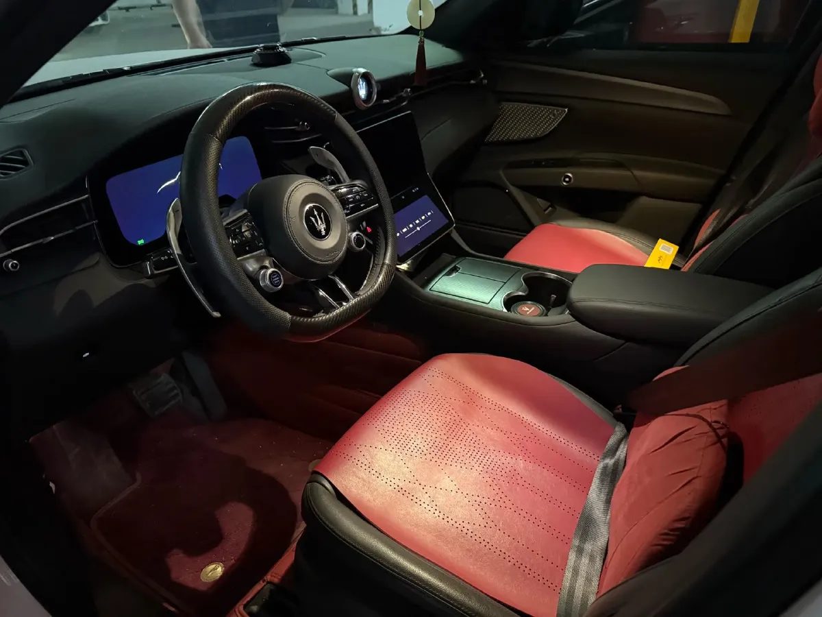 2022 Maserati Levante 2.0T 330HP L4 8AT,autocango,china used car exporter,china ev exporter,chinese used car exporter,chinese used ev exporter