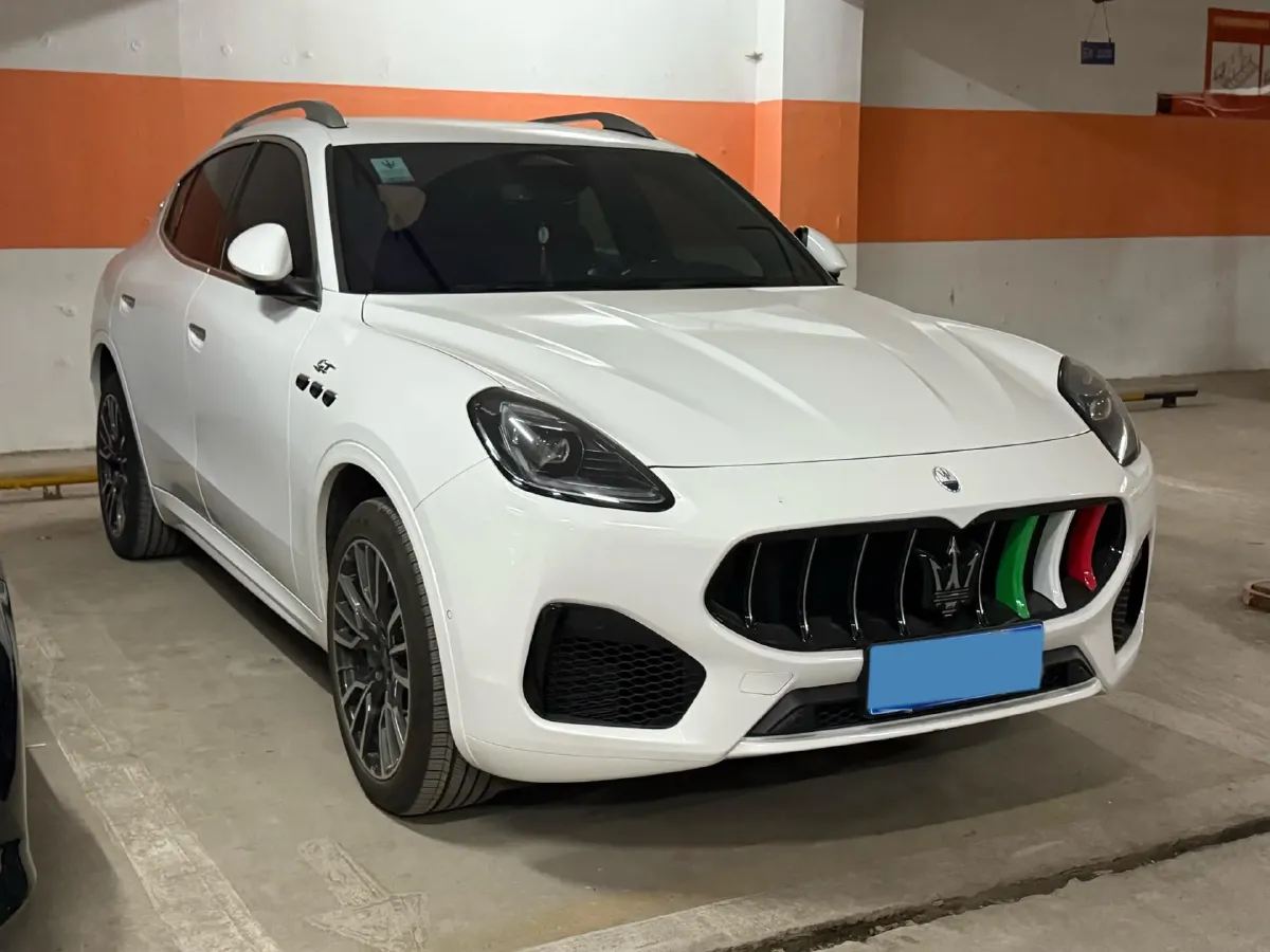 2022 Maserati Levante 2.0T 330HP L4 8AT,autocango,china used car exporter,china ev exporter,chinese used car exporter,chinese used ev exporter