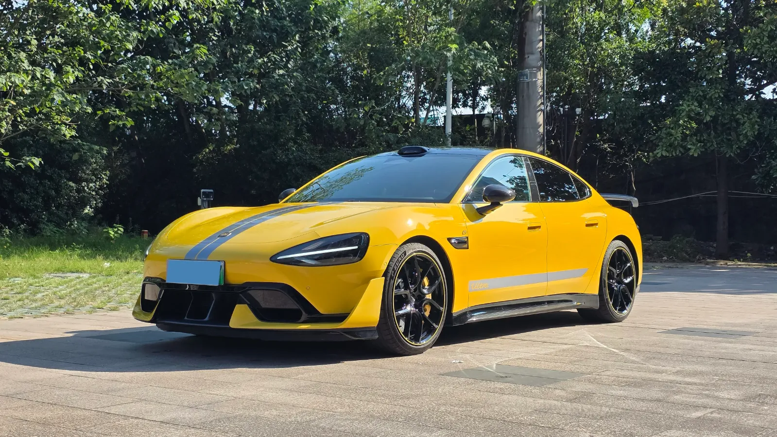 2025 MI SU7 Ultra BEV 93.7KWH,autocango,china used car exporter,china ev exporter,chinese used car exporter,chinese used ev exporter