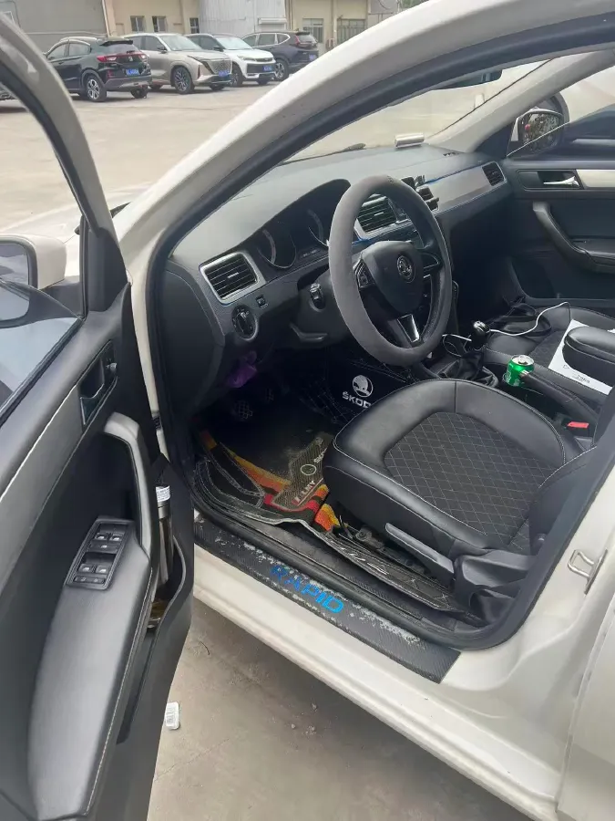 2018 Skoda Rapid Spaceback 1.6L 110HP L4 5MT,autocango,china used car exporter,china ev exporter,chinese used car exporter,chinese used ev exporter