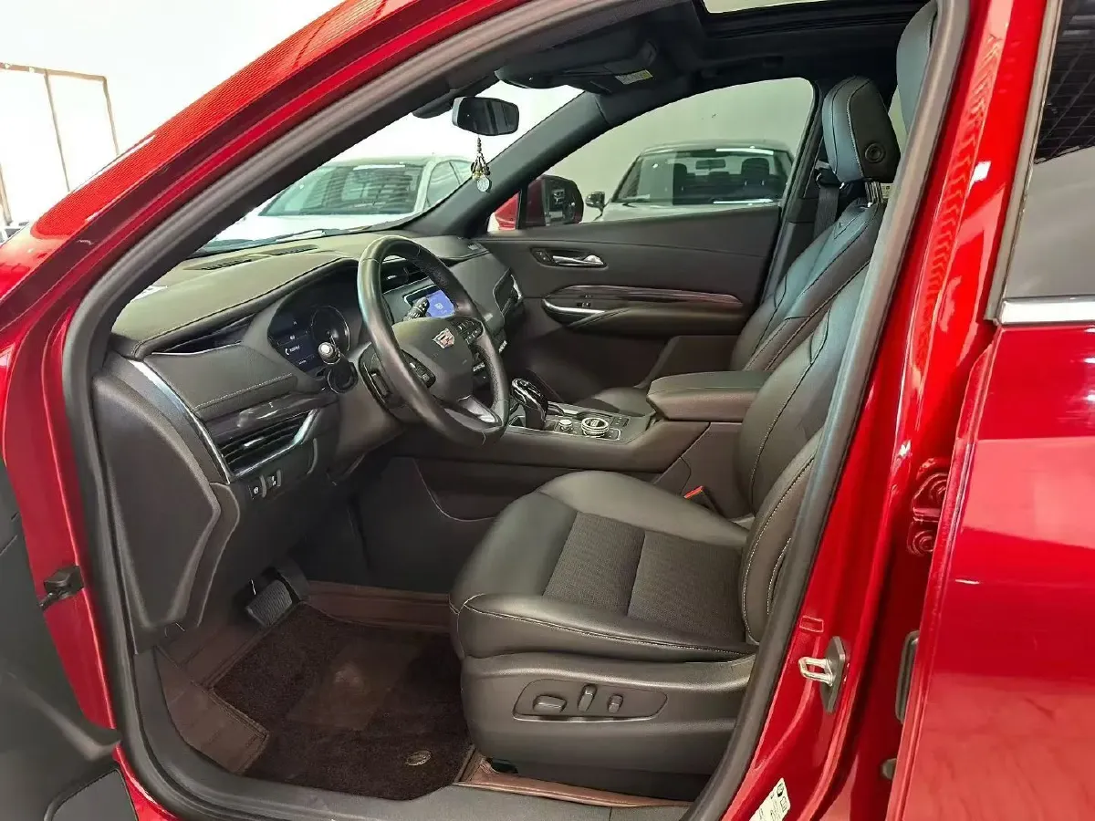 2021 Cadillac XT4 2.0T 237HP L4 9AT,autocango,china used car exporter,china ev exporter,chinese used car exporter,chinese used ev exporter