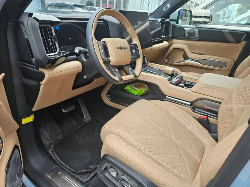 2025 FangChengBao Bao 8 2.0T 245HP L4 E-CVT PHEV 36.8KWH,autocango,china used car exporter,china ev exporter,chinese used car exporter,chinese used ev exporter