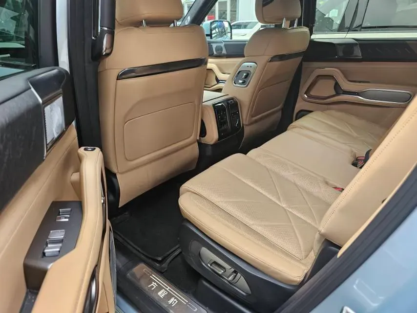2025 FangChengBao Bao 8 2.0T 245HP L4 E-CVT PHEV 36.8KWH,autocango,china used car exporter,china ev exporter,chinese used car exporter,chinese used ev exporter