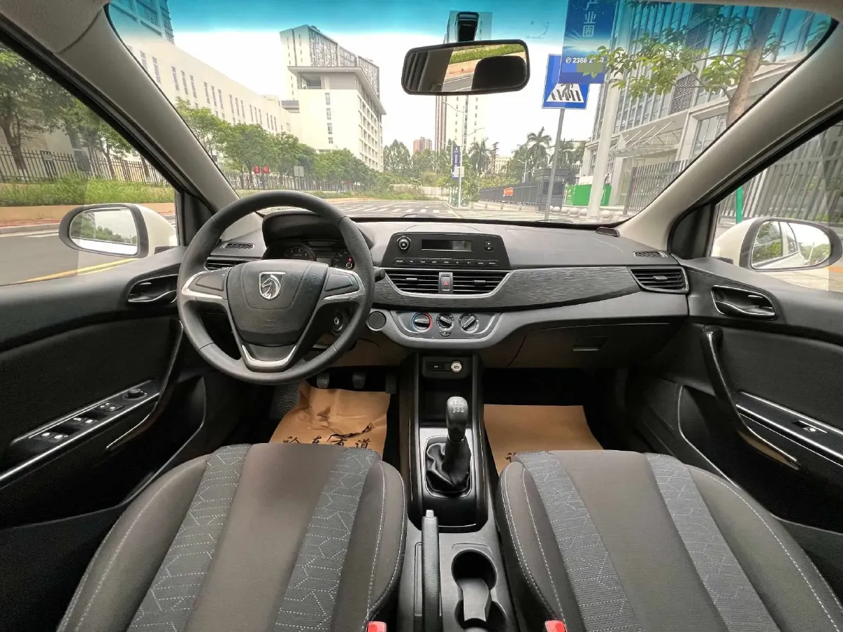 2020 BaoJun 310 1.2L 80HP L4 5MT,autocango,china used car exporter,china ev exporter,chinese used car exporter,chinese used ev exporter