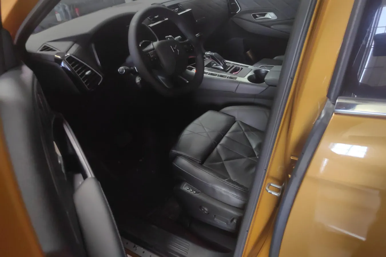 2020 DS 7 1.6T 215HP L4 8AT,autocango,china used car exporter,china ev exporter,chinese used car exporter,chinese used ev exporter