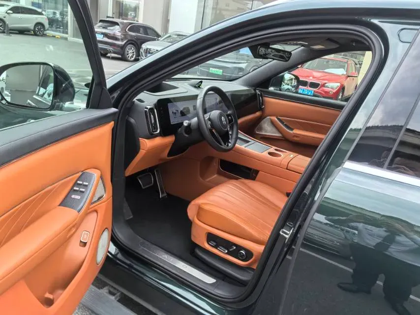 2025 AITO AITO M8 REEV 160HP REEV 53.4KWH,autocango,china used car exporter,china ev exporter,chinese used car exporter,chinese used ev exporter
