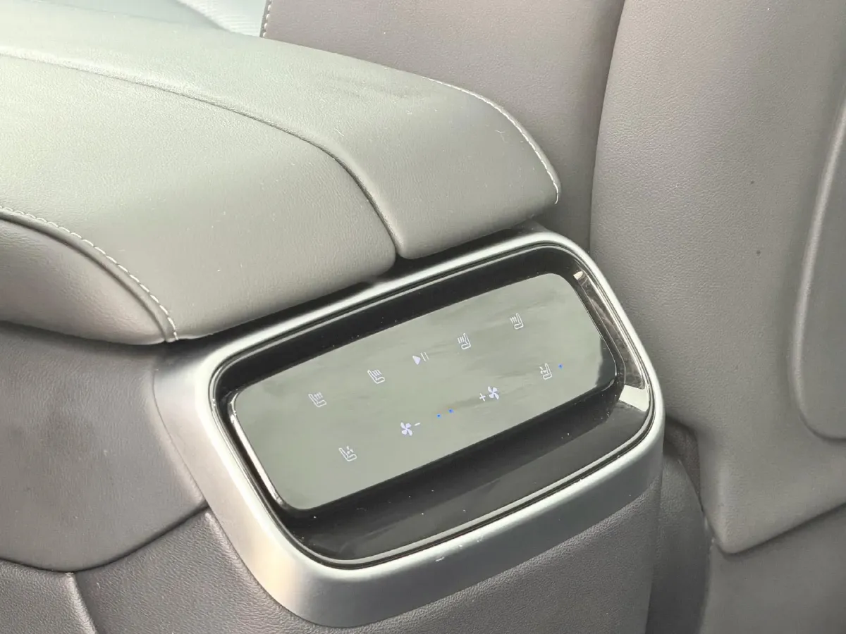 2022 Volvo S60 2.0T 197HP L4 8AT,autocango,china used car exporter,china ev exporter,chinese used car exporter,chinese used ev exporter