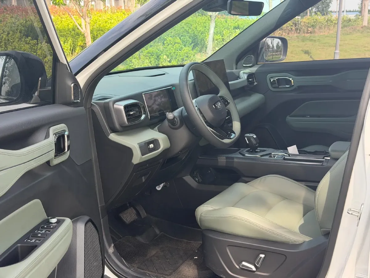 2025 Geely Cowboy 1.5T 181HP L4 7DCT,autocango,china used car exporter,china ev exporter,chinese used car exporter,chinese used ev exporter