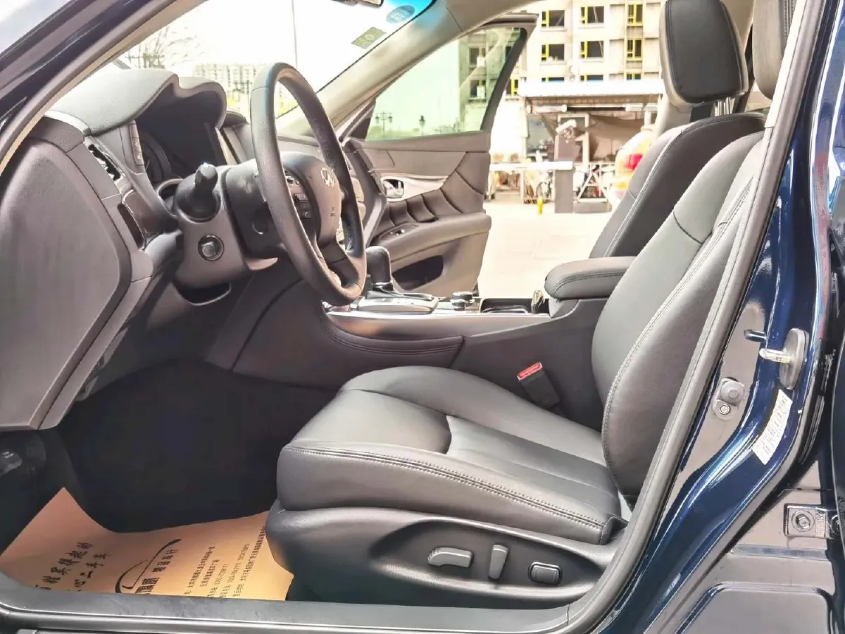 2019 Infiniti Q70 2.0T 211HP L4 7AT,autocango,china used car exporter,china ev exporter,chinese used car exporter,chinese used ev exporter