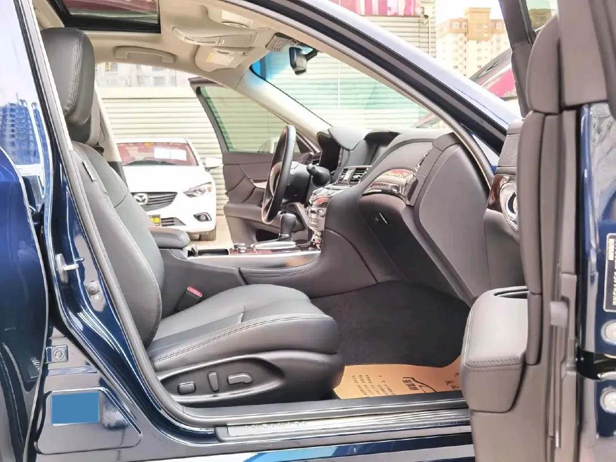 2019 Infiniti Q70 2.0T 211HP L4 7AT,autocango,china used car exporter,china ev exporter,chinese used car exporter,chinese used ev exporter