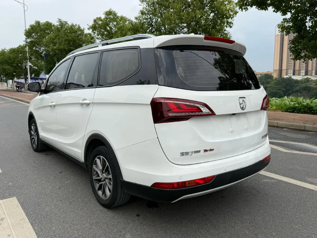 2019 BaoJun 730 1.5T 150HP L4 6MT,autocango,china used car exporter,china ev exporter,chinese used car exporter,chinese used ev exporter