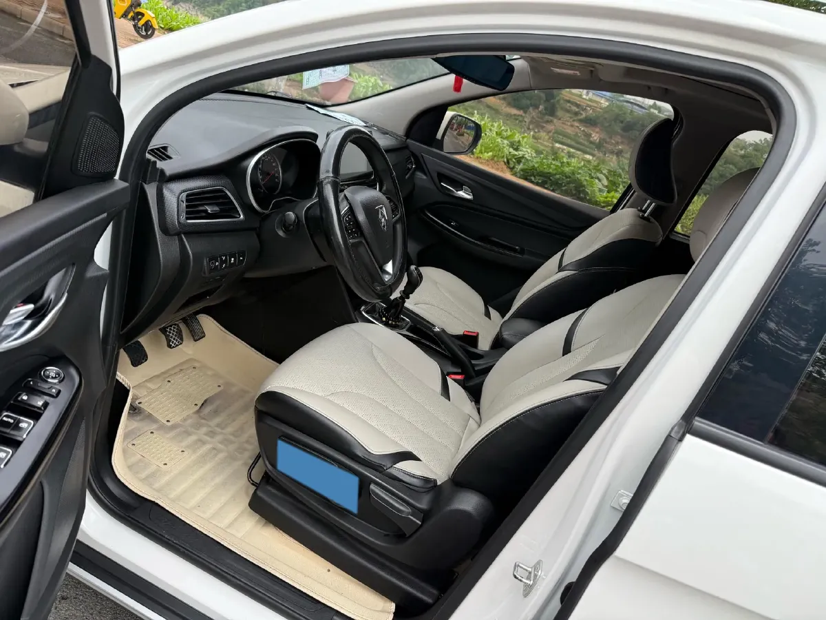 2019 BaoJun 730 1.5T 150HP L4 6MT,autocango,china used car exporter,china ev exporter,chinese used car exporter,chinese used ev exporter