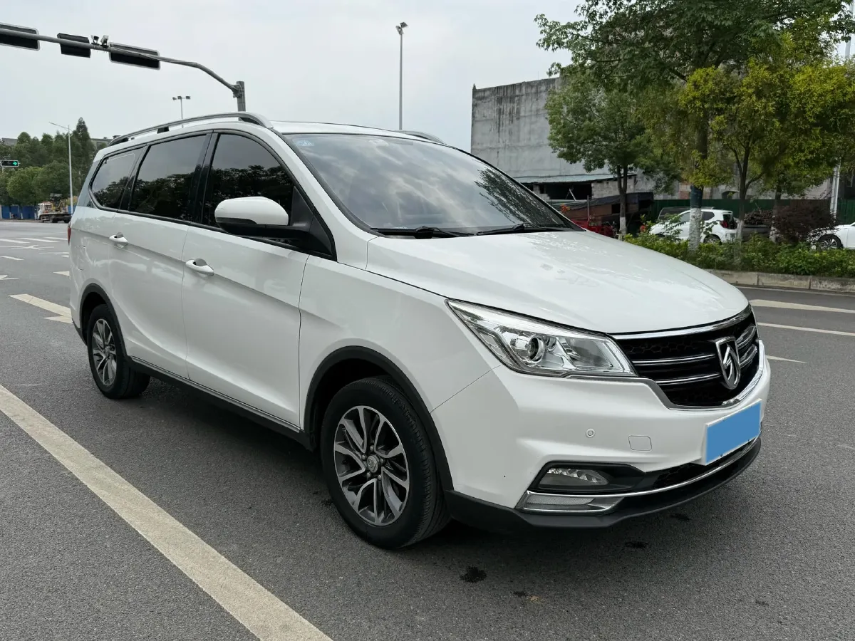2019 BaoJun 730 1.5T 150HP L4 6MT,autocango,china used car exporter,china ev exporter,chinese used car exporter,chinese used ev exporter