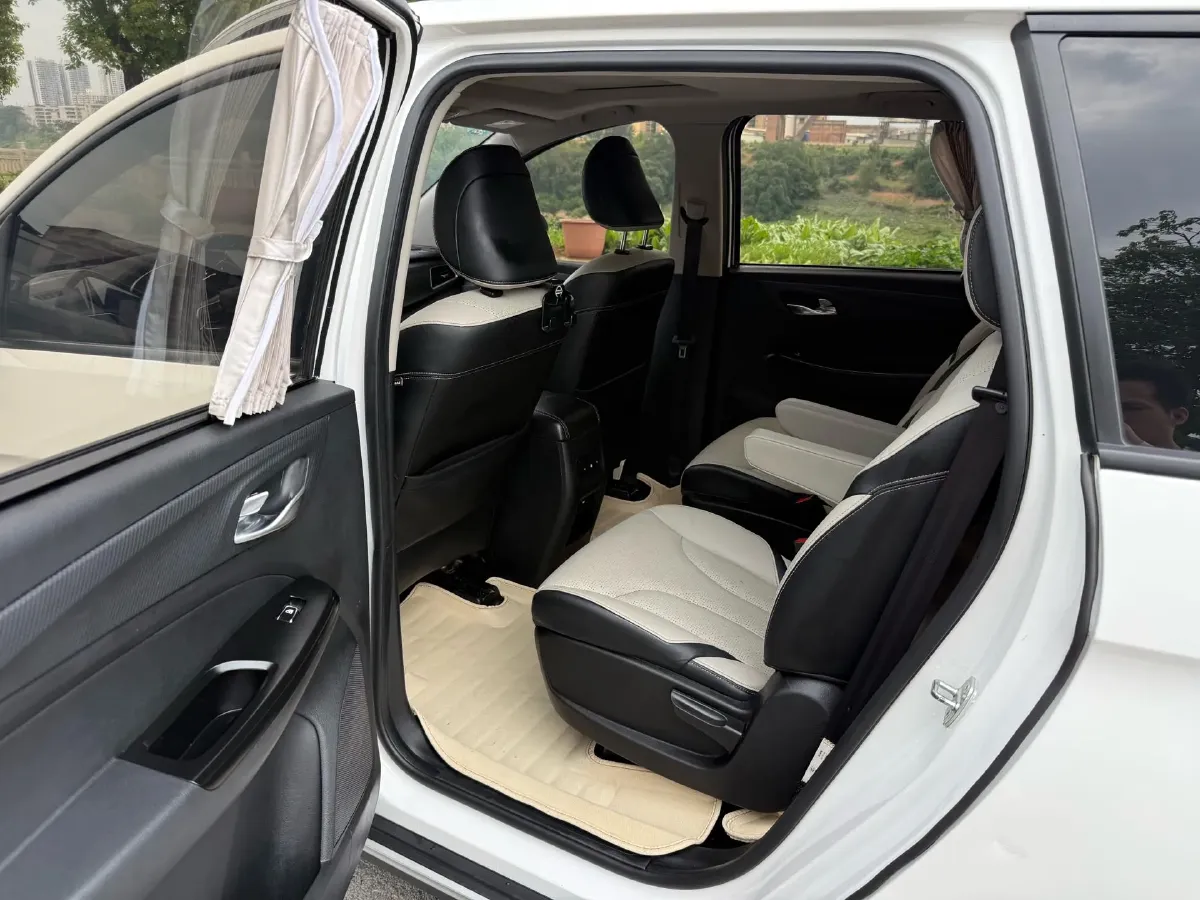 2019 BaoJun 730 1.5T 150HP L4 6MT,autocango,china used car exporter,china ev exporter,chinese used car exporter,chinese used ev exporter