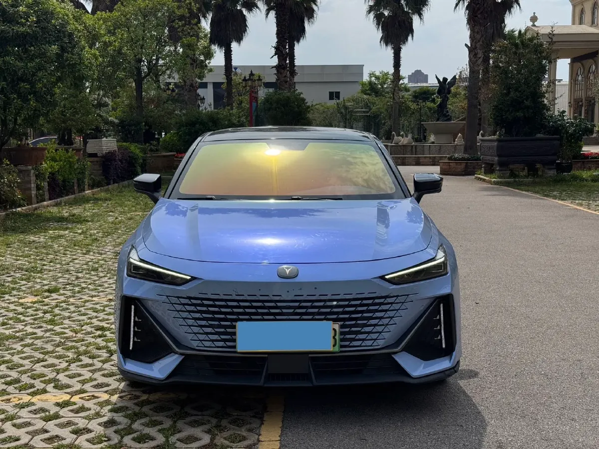 2023 ChangAn UNI-V iDD 1.5T 170HP L4 6TCT PHEV 18.4KWH,autocango,china used car exporter,china ev exporter,chinese used car exporter,chinese used ev exporter
