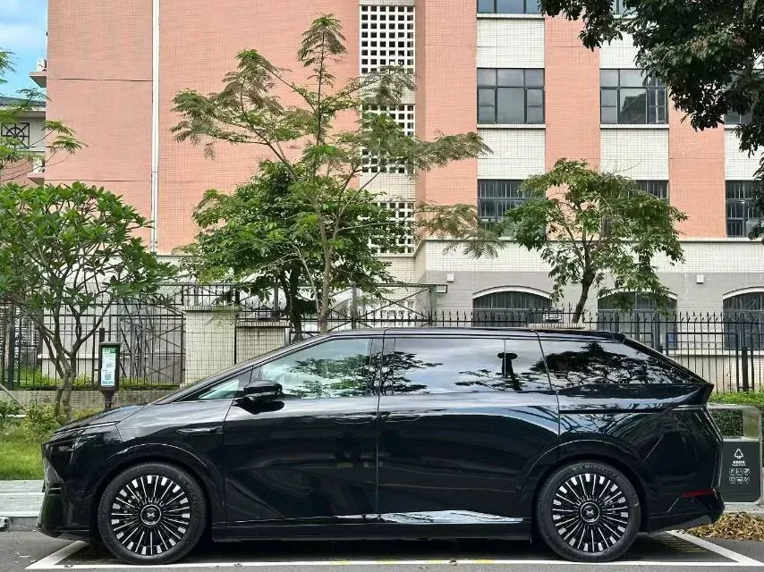 2025 Xpeng X9 BEV,autocango,china used car exporter,china ev exporter,chinese used car exporter,chinese used ev exporter