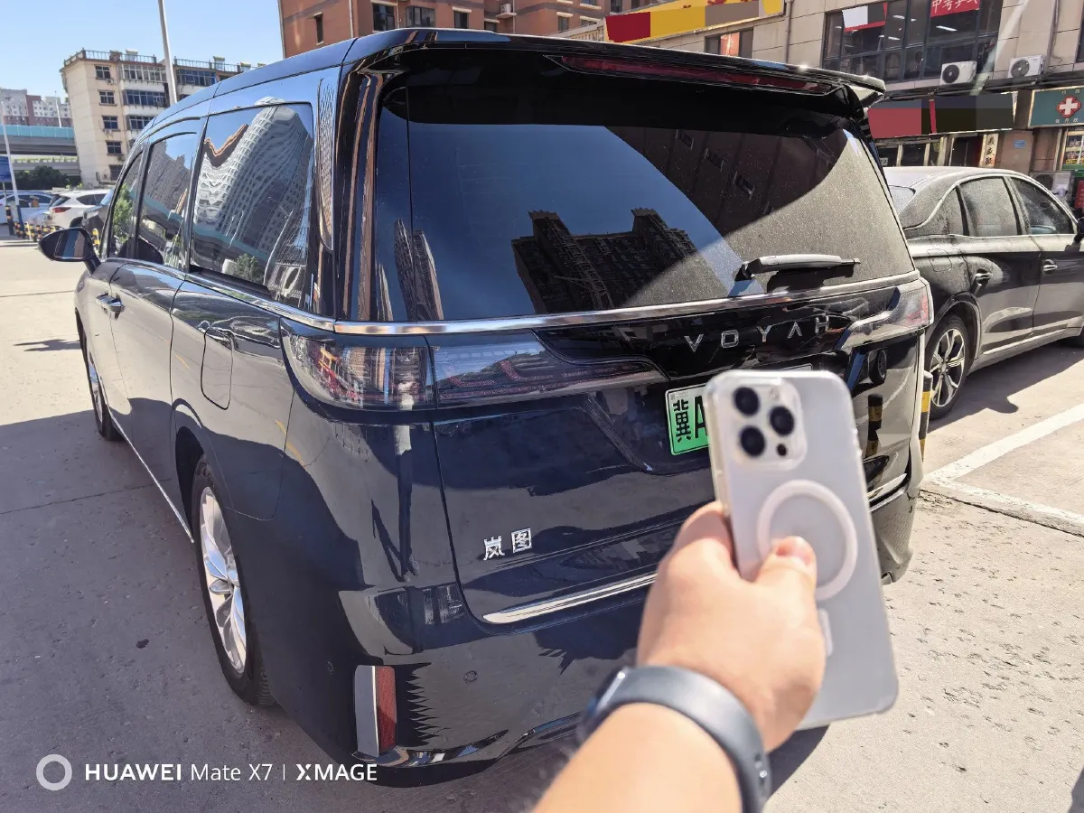 2024 Voyah Dream 1.5T 150HP L4 PHEV 43KWH,autocango,china used car exporter,china ev exporter,chinese used car exporter,chinese used ev exporter
