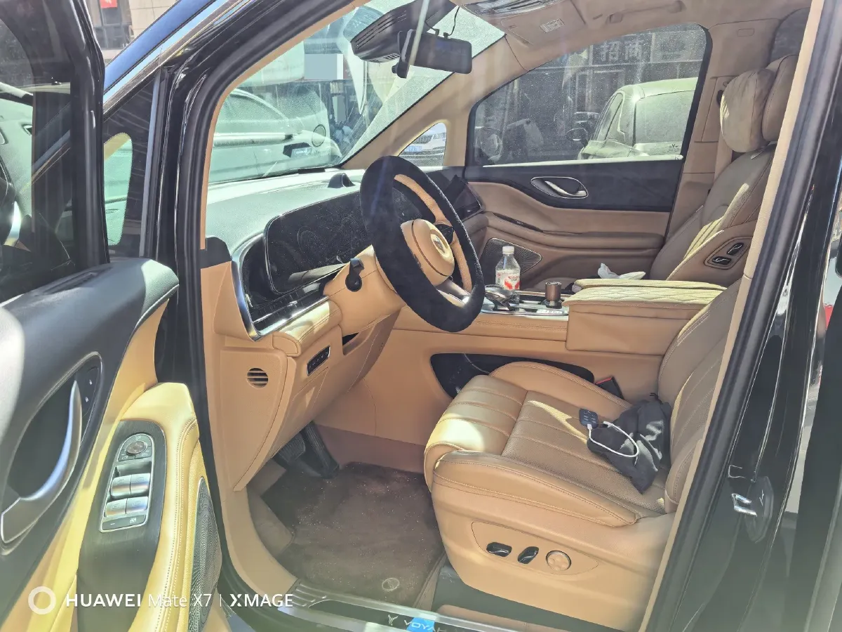 2024 Voyah Dream 1.5T 150HP L4 PHEV 43KWH,autocango,china used car exporter,china ev exporter,chinese used car exporter,chinese used ev exporter