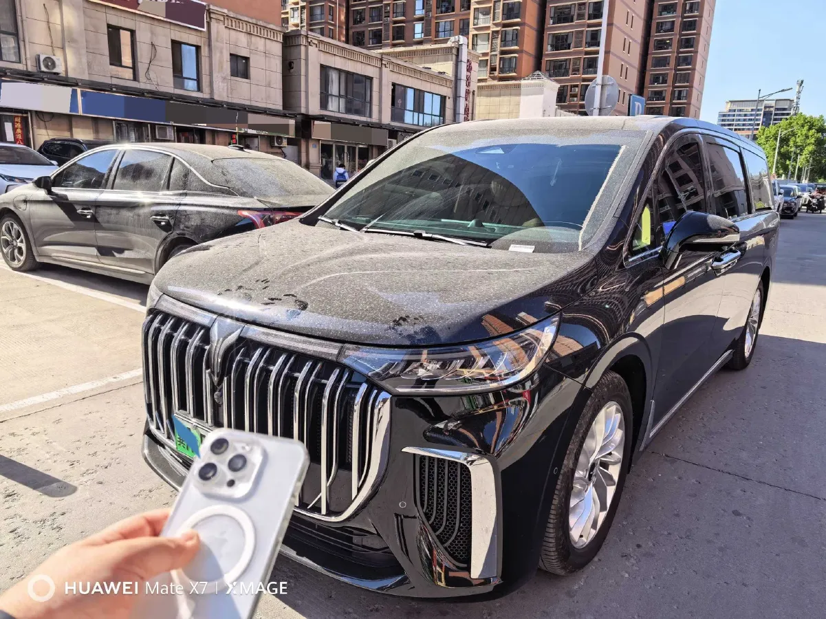 2024 Voyah Dream 1.5T 150HP L4 PHEV 43KWH,autocango,china used car exporter,china ev exporter,chinese used car exporter,chinese used ev exporter