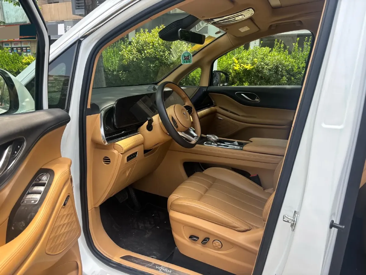 2022 Voyah Dream 1.5T 136HP L4 PHEV 25.57KWH,autocango,china used car exporter,china ev exporter,chinese used car exporter,chinese used ev exporter