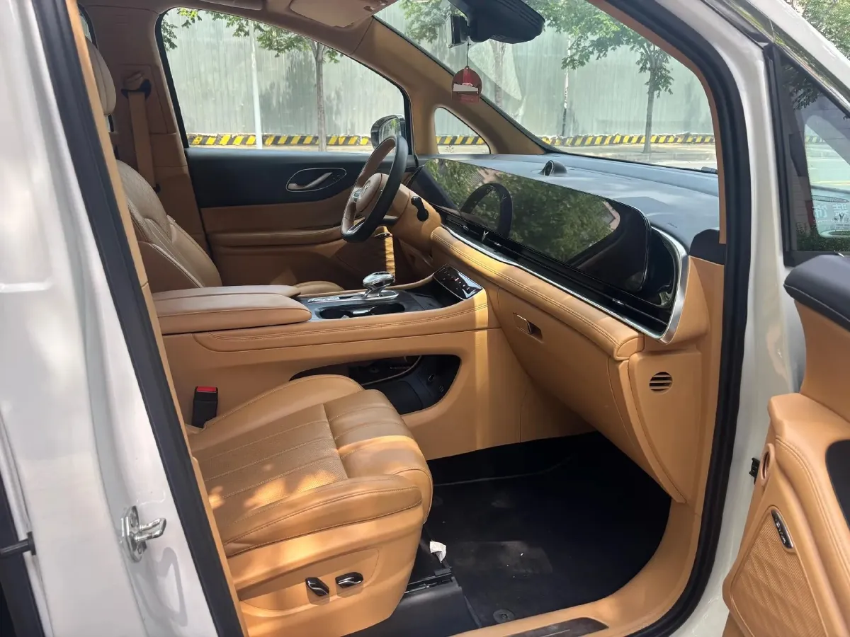 2022 Voyah Dream 1.5T 136HP L4 PHEV 25.57KWH,autocango,china used car exporter,china ev exporter,chinese used car exporter,chinese used ev exporter