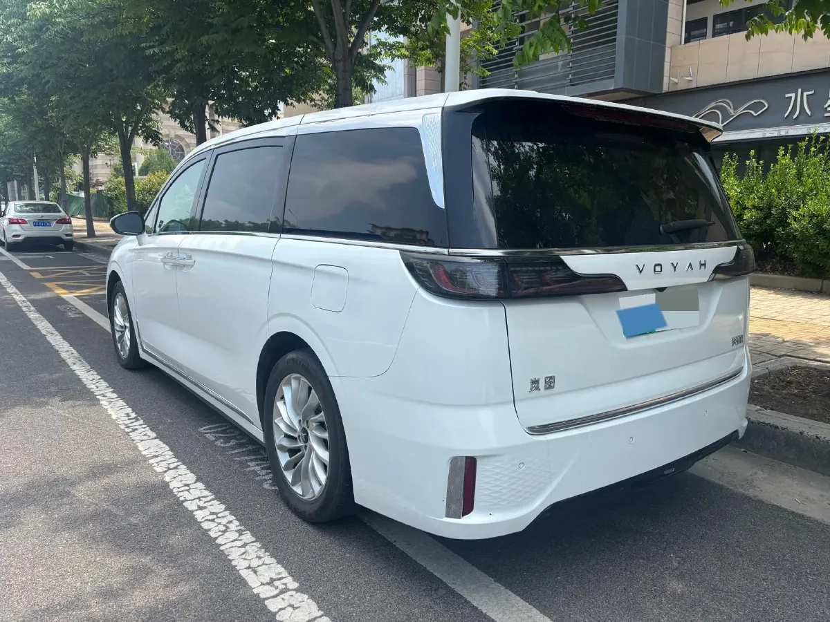 2022 Voyah Dream 1.5T 136HP L4 PHEV 25.57KWH,autocango,china used car exporter,china ev exporter,chinese used car exporter,chinese used ev exporter