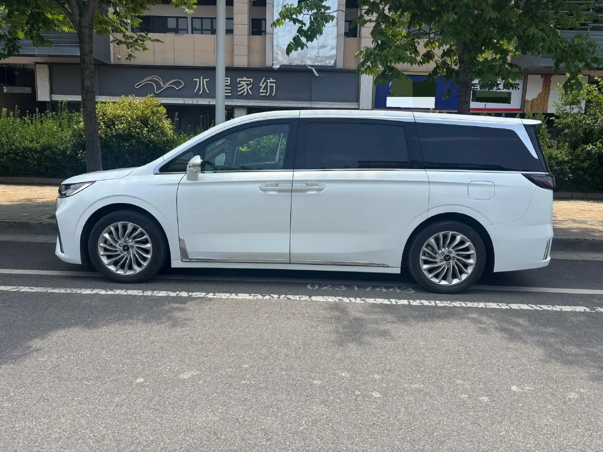 2022 Voyah Dream 1.5T 136HP L4 PHEV 25.57KWH,autocango,china used car exporter,china ev exporter,chinese used car exporter,chinese used ev exporter