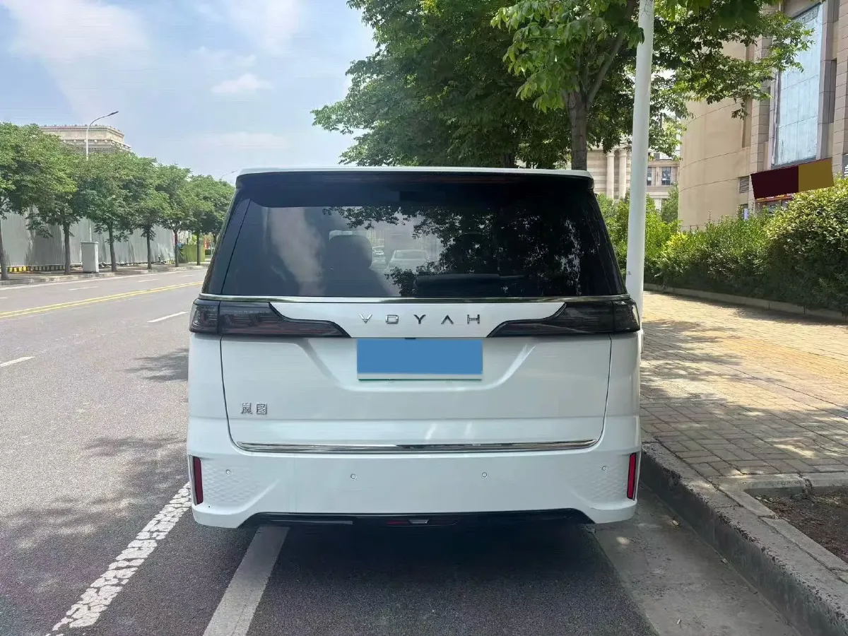 2022 Voyah Dream 1.5T 136HP L4 PHEV 25.57KWH,autocango,china used car exporter,china ev exporter,chinese used car exporter,chinese used ev exporter
