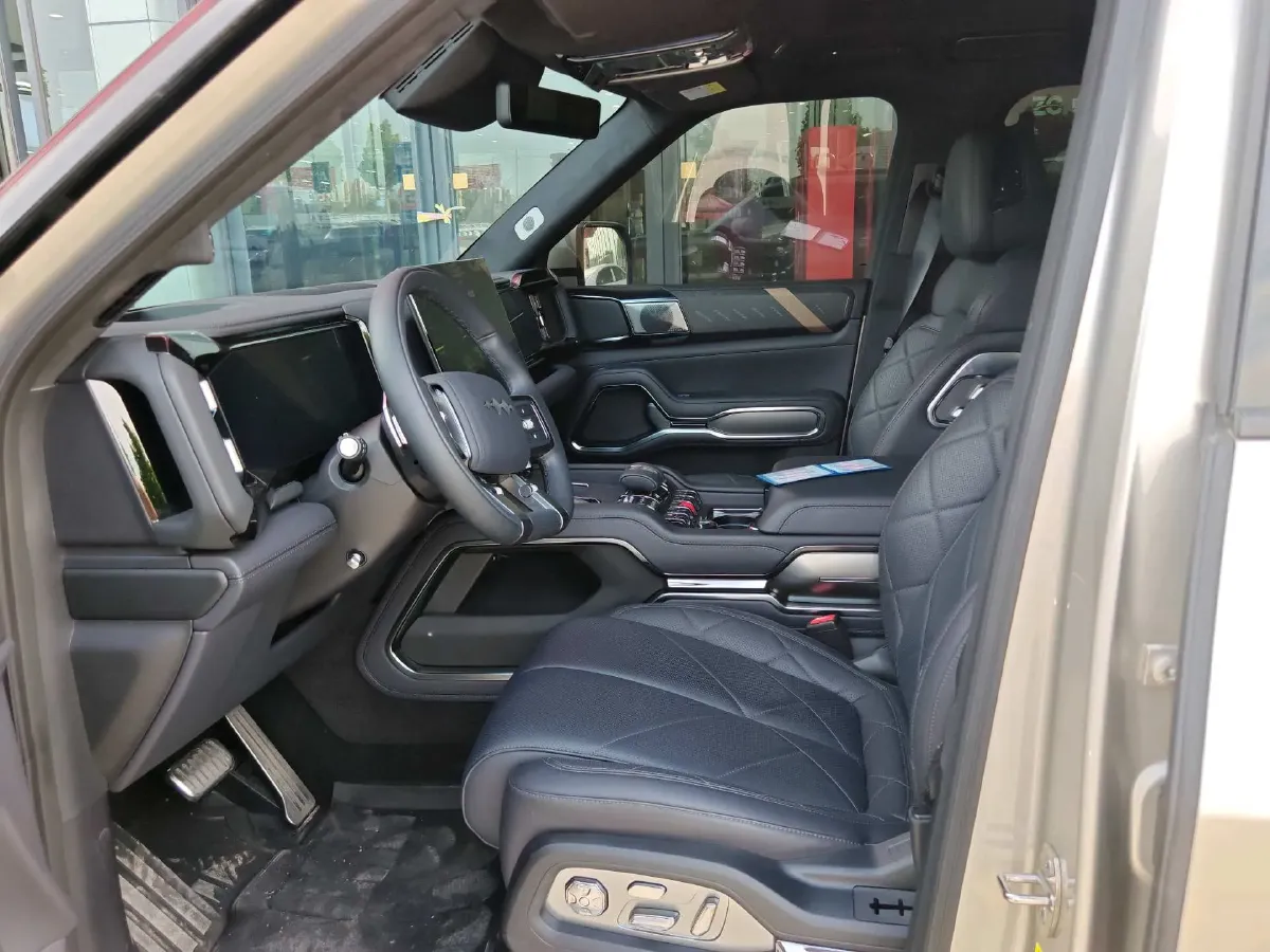2025 FangChengBao Bao 8 2.0T 245HP L4 E-CVT PHEV 36.8KWH,autocango,china used car exporter,china ev exporter,chinese used car exporter,chinese used ev exporter