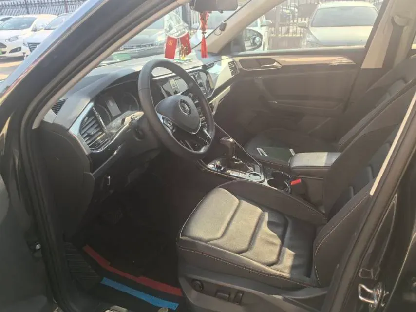 2019 Jeep Cherokee 2.0T 234HP L4 9AT,autocango,china used car exporter,china ev exporter,chinese used car exporter,chinese used ev exporter