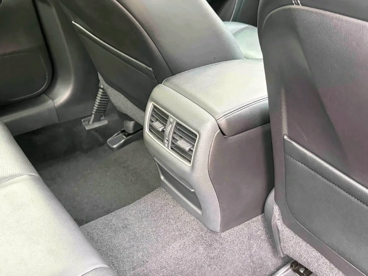 2018 Jeep Grand Commander 2.0T 265HP L4 9AT,autocango,china used car exporter,china ev exporter,chinese used car exporter,chinese used ev exporter