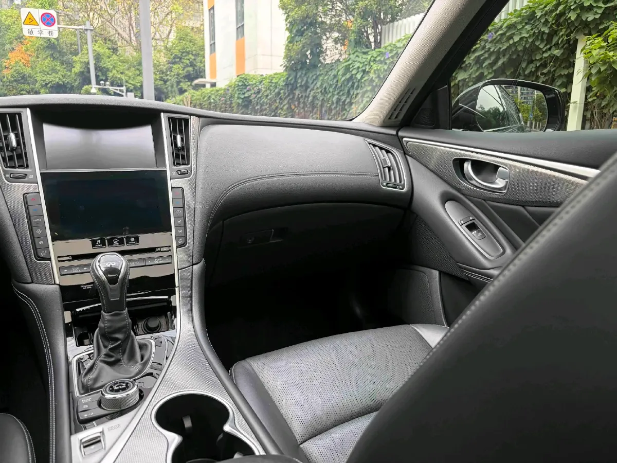 2018 Jeep Grand Commander 2.0T 265HP L4 9AT,autocango,china used car exporter,china ev exporter,chinese used car exporter,chinese used ev exporter