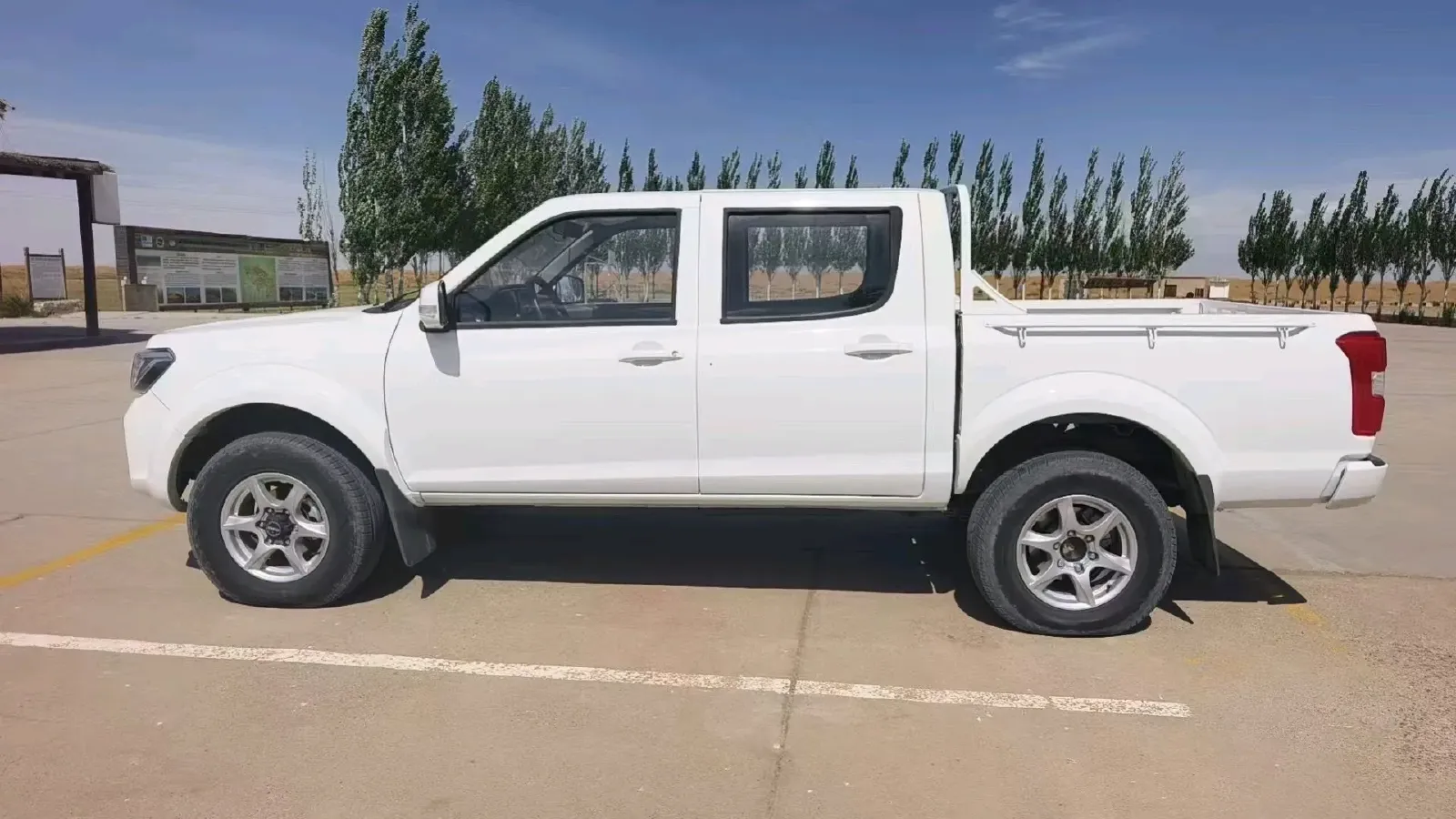 2021 Dongfeng RuiQi 2.4L 158HP L4 5MT,autocango,china used car exporter,china ev exporter,chinese used car exporter,chinese used ev exporter