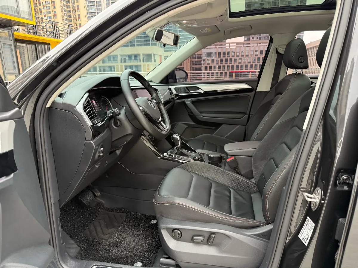 2019 Jeep Cherokee 2.0T 234HP L4 9AT,autocango,china used car exporter,china ev exporter,chinese used car exporter,chinese used ev exporter