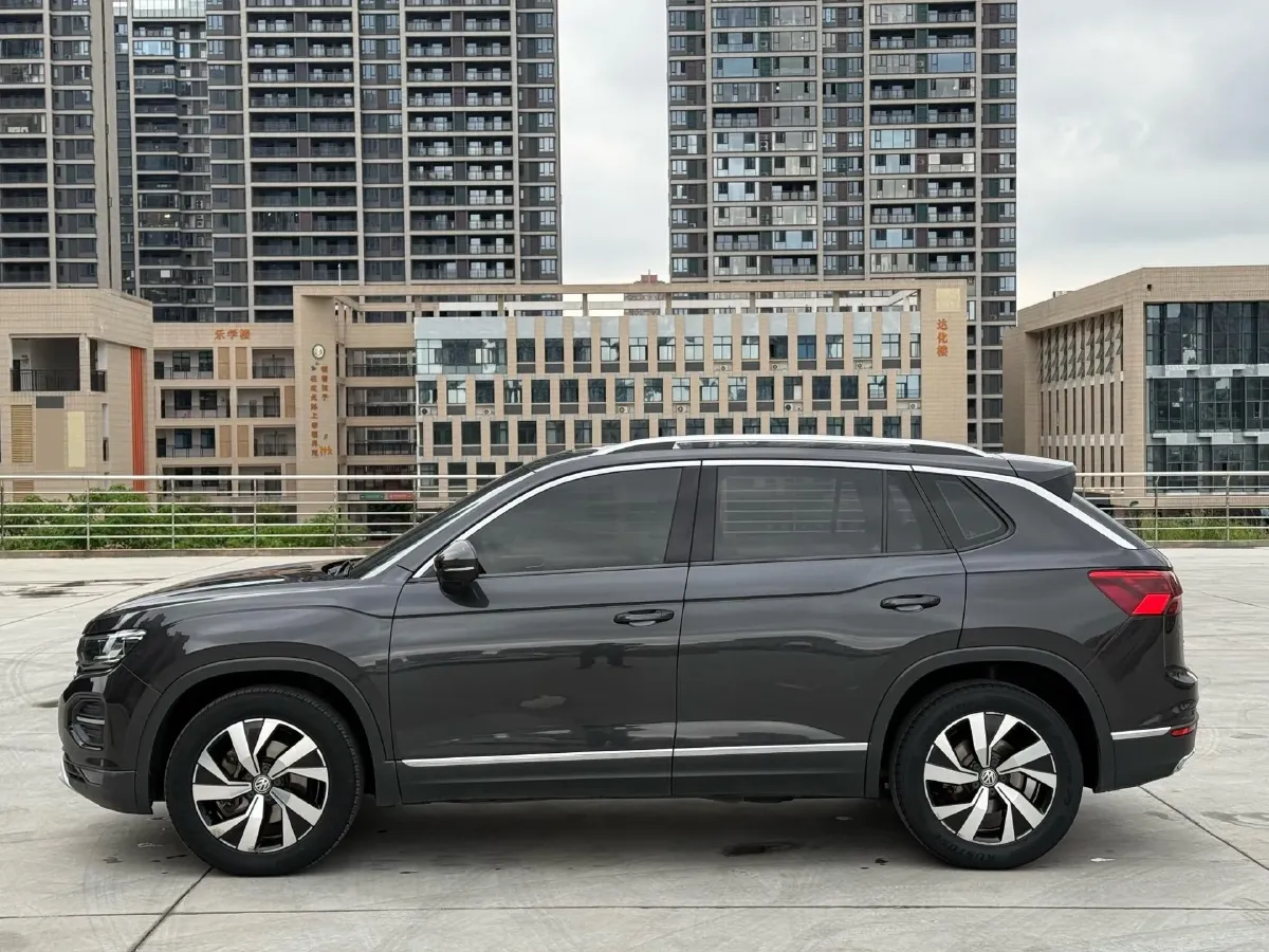2019 Jeep Cherokee 2.0T 234HP L4 9AT,autocango,china used car exporter,china ev exporter,chinese used car exporter,chinese used ev exporter
