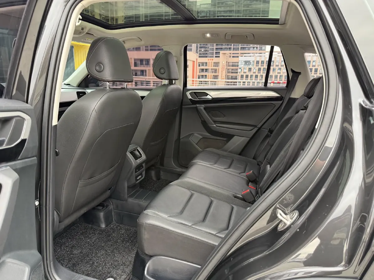 2019 Jeep Cherokee 2.0T 234HP L4 9AT,autocango,china used car exporter,china ev exporter,chinese used car exporter,chinese used ev exporter