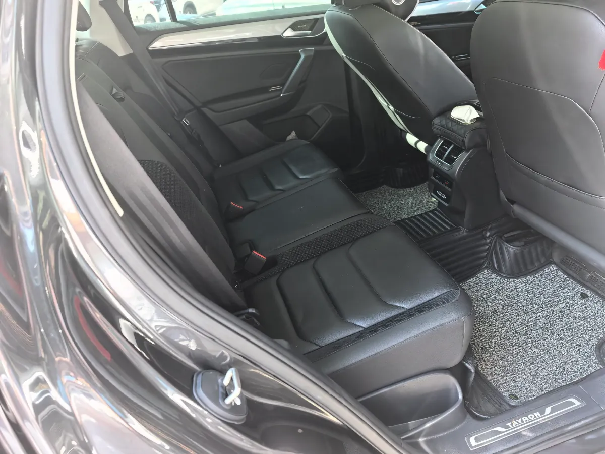 2019 Jeep Cherokee 2.0T 234HP L4 9AT,autocango,china used car exporter,china ev exporter,chinese used car exporter,chinese used ev exporter