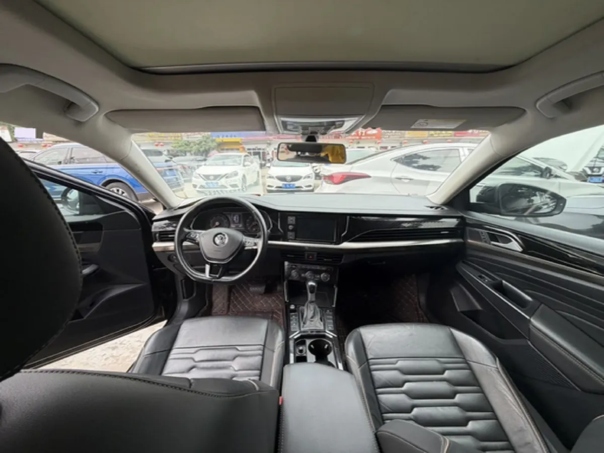 2019 Volvo V40 1.5T 152HP L4 6AT,autocango,china used car exporter,china ev exporter,chinese used car exporter,chinese used ev exporter
