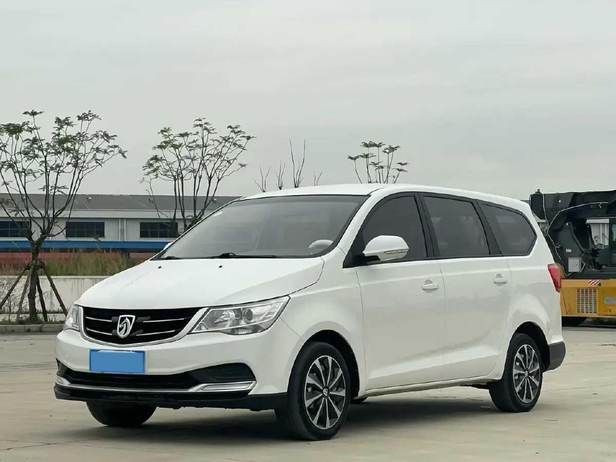 2019 BaoJun 730 1.5L 105HP L4 6MT,autocango,china used car exporter,china ev exporter,chinese used car exporter,chinese used ev exporter