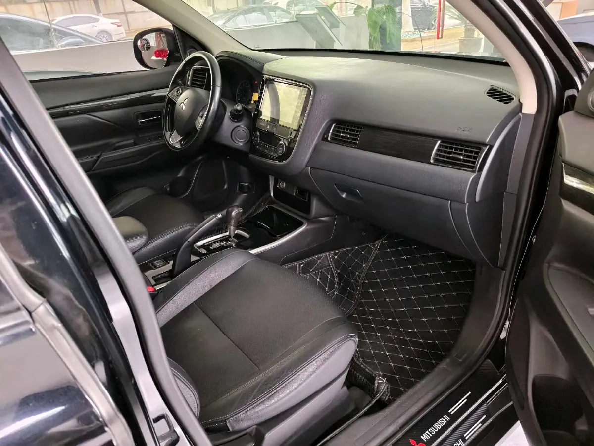 2018 Mitsubishi Outlander 2.0L 166HP L4 CVT,autocango,china used car exporter,china ev exporter,chinese used car exporter,chinese used ev exporter