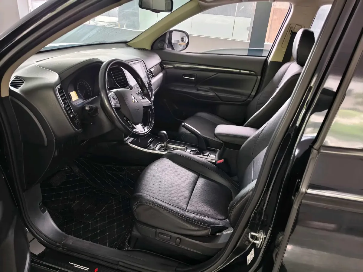 2018 Mitsubishi Outlander 2.0L 166HP L4 CVT,autocango,china used car exporter,china ev exporter,chinese used car exporter,chinese used ev exporter