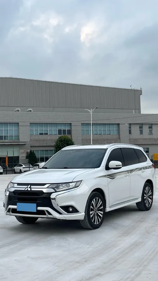 2021 Mitsubishi Outlander 2.0L 166HP L4 CVT,autocango,china used car exporter,china ev exporter,chinese used car exporter,chinese used ev exporter
