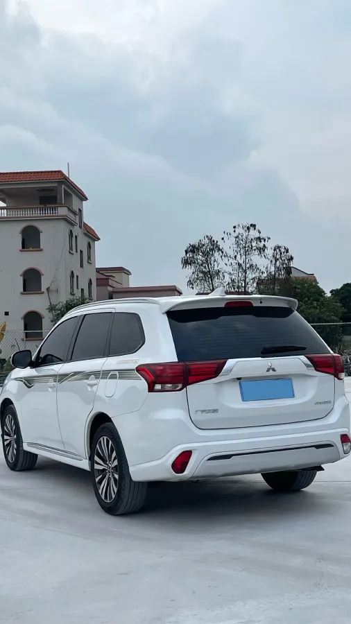 2021 Mitsubishi Outlander 2.0L 166HP L4 CVT,autocango,china used car exporter,china ev exporter,chinese used car exporter,chinese used ev exporter