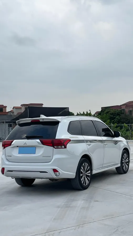2021 Mitsubishi Outlander 2.0L 166HP L4 CVT,autocango,china used car exporter,china ev exporter,chinese used car exporter,chinese used ev exporter